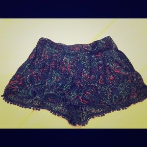 Ecoté Baggy Floral Shorts.